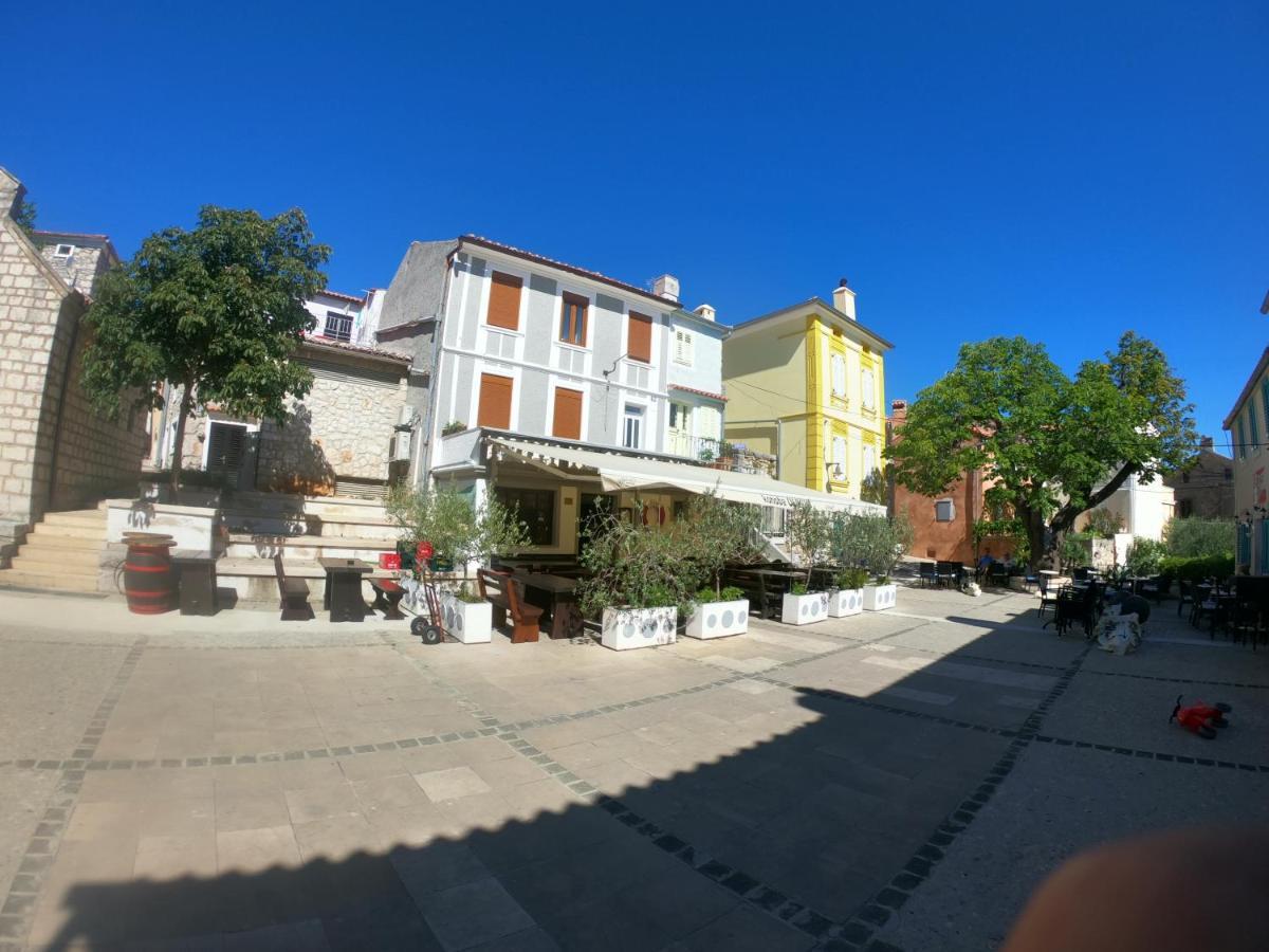 Apartmani Majetic Omišalj Exteriör bild